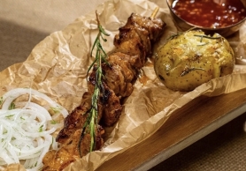 Шашлык из свиной шеи с печёным картофелем