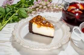 Чизкейк сникерс