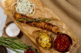 Шашлык из филе цыплёнка с печёным картофелем 